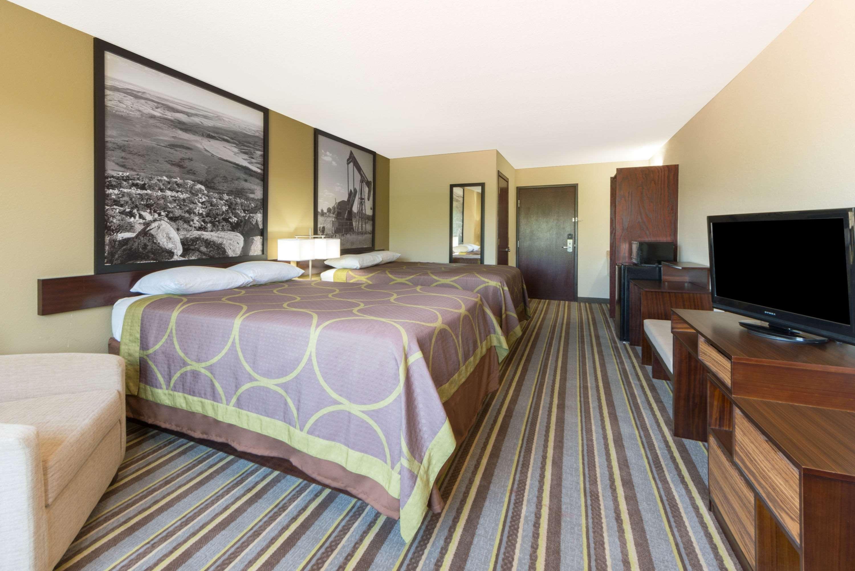 Super 8 By Wyndham Perry Hotel Exterior photo