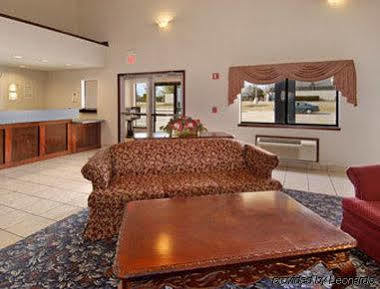 Super 8 By Wyndham Perry Hotel Exterior photo