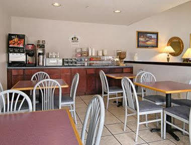 Super 8 By Wyndham Perry Hotel Exterior photo